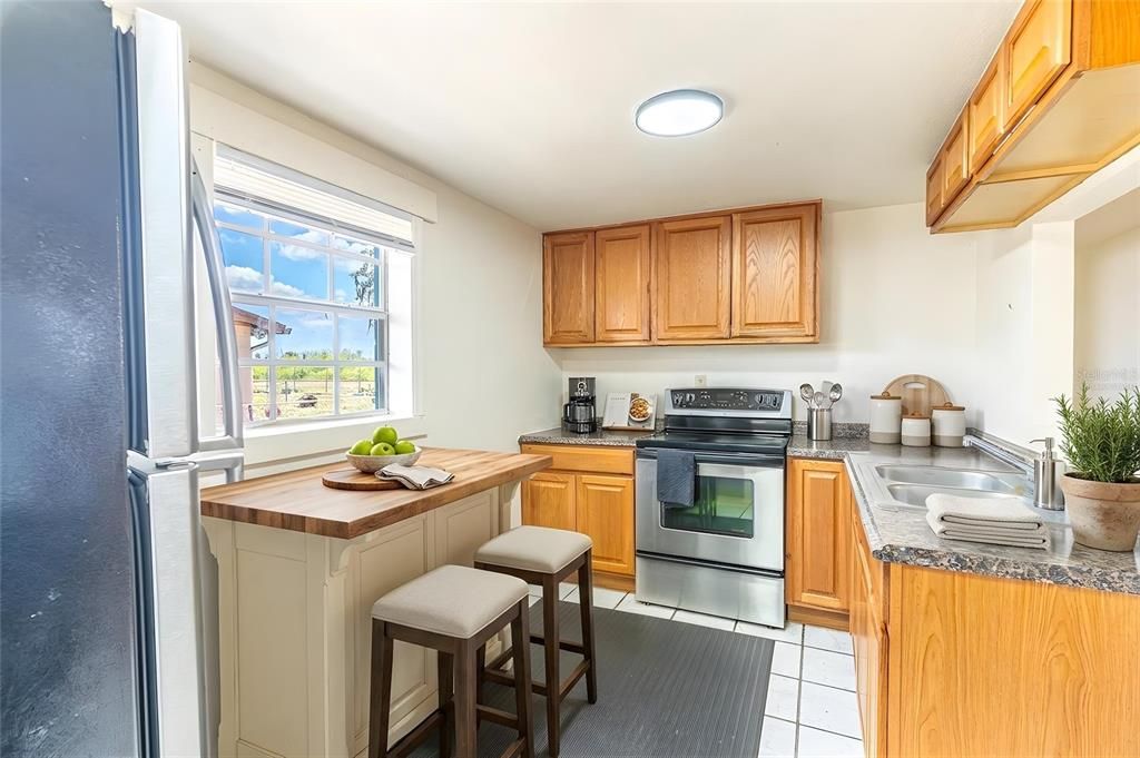 出租: $1,225 (3 贝兹, 1 浴室, 912 平方英尺)