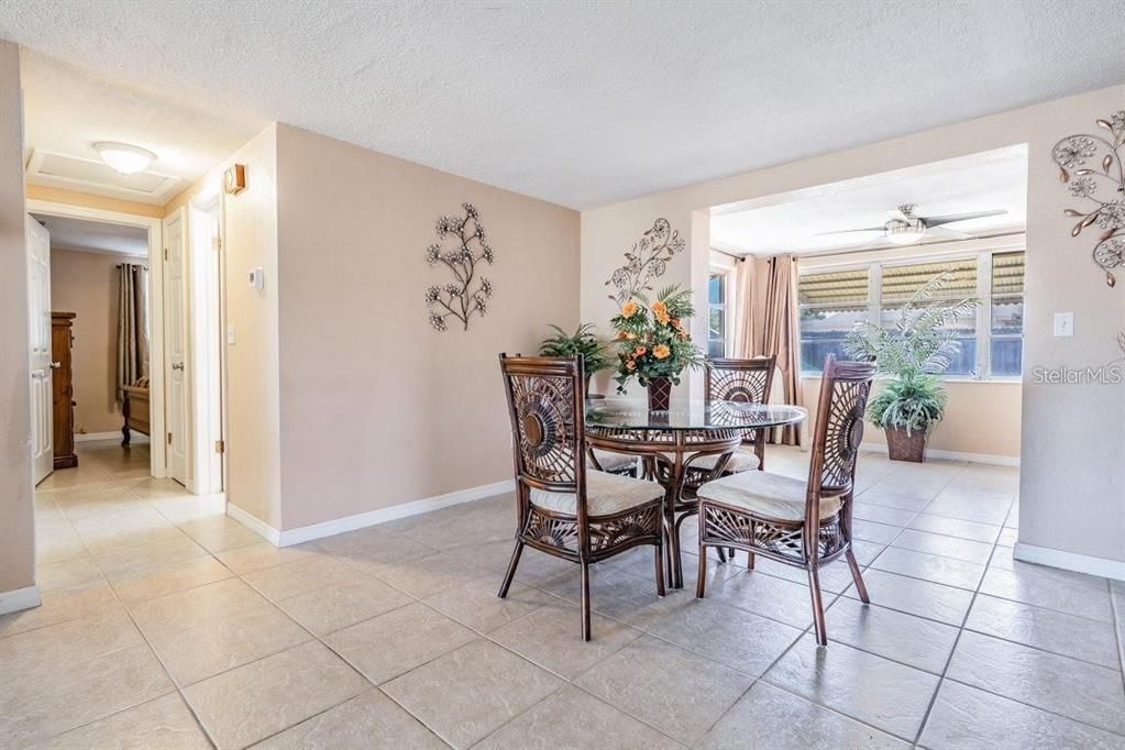 For Rent: $1,650 (2 beds, 1 baths, 1088 Square Feet)