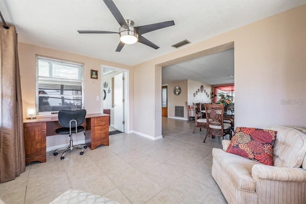 For Rent: $1,650 (2 beds, 1 baths, 1088 Square Feet)