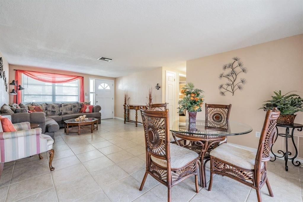 For Rent: $1,650 (2 beds, 1 baths, 1088 Square Feet)