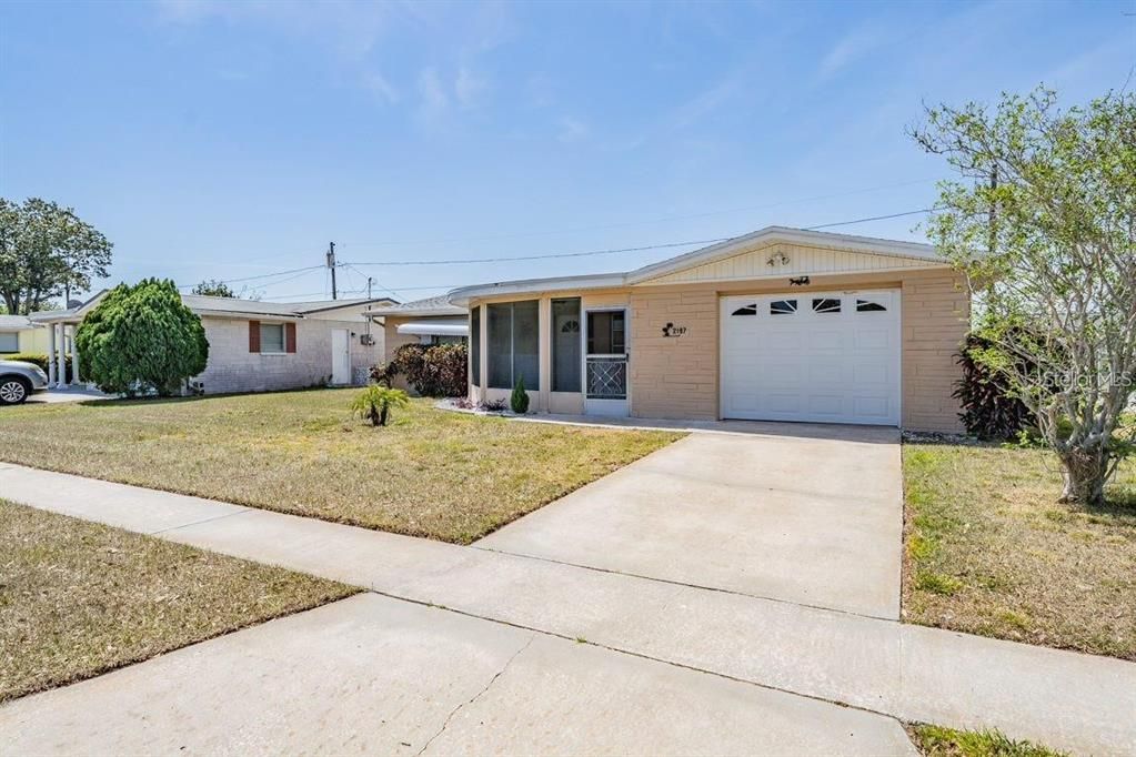 For Rent: $1,650 (2 beds, 1 baths, 1088 Square Feet)