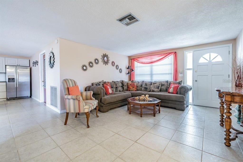 For Rent: $1,650 (2 beds, 1 baths, 1088 Square Feet)
