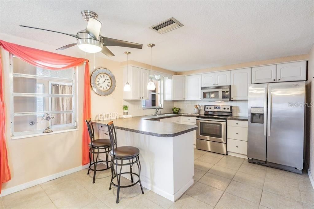 For Rent: $1,650 (2 beds, 1 baths, 1088 Square Feet)