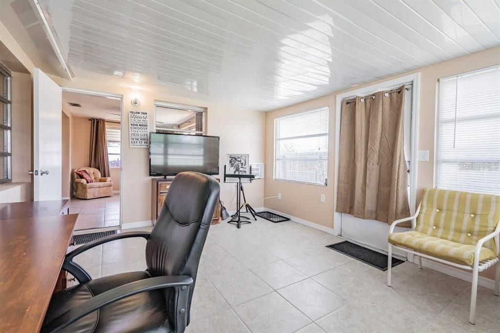 For Rent: $1,650 (2 beds, 1 baths, 1088 Square Feet)