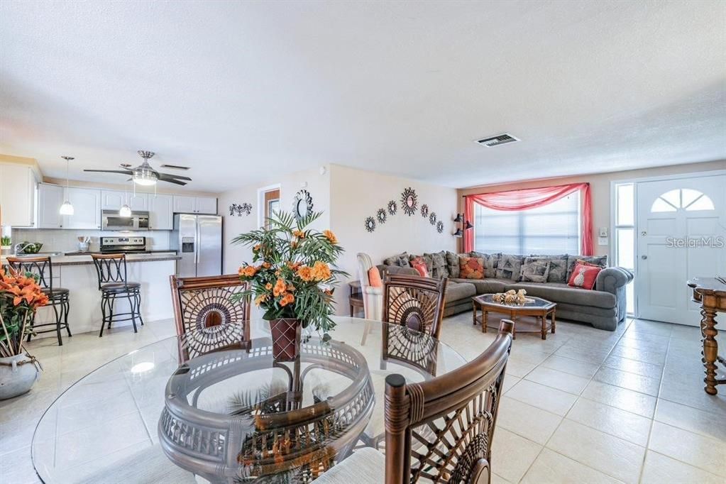For Rent: $1,650 (2 beds, 1 baths, 1088 Square Feet)