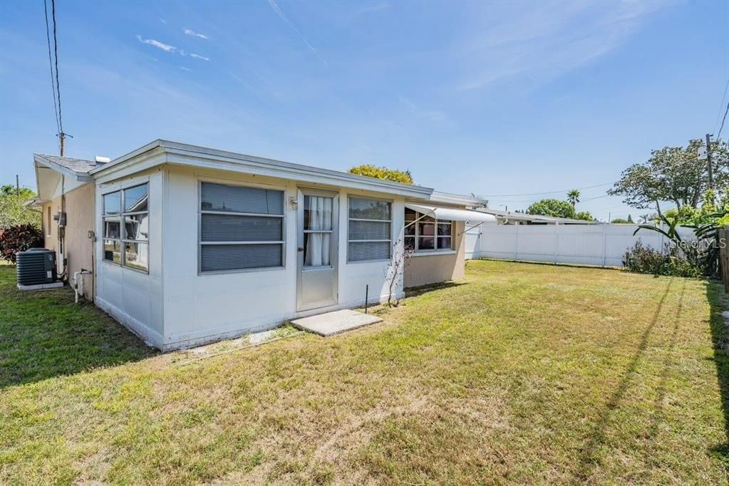 For Rent: $1,650 (2 beds, 1 baths, 1088 Square Feet)