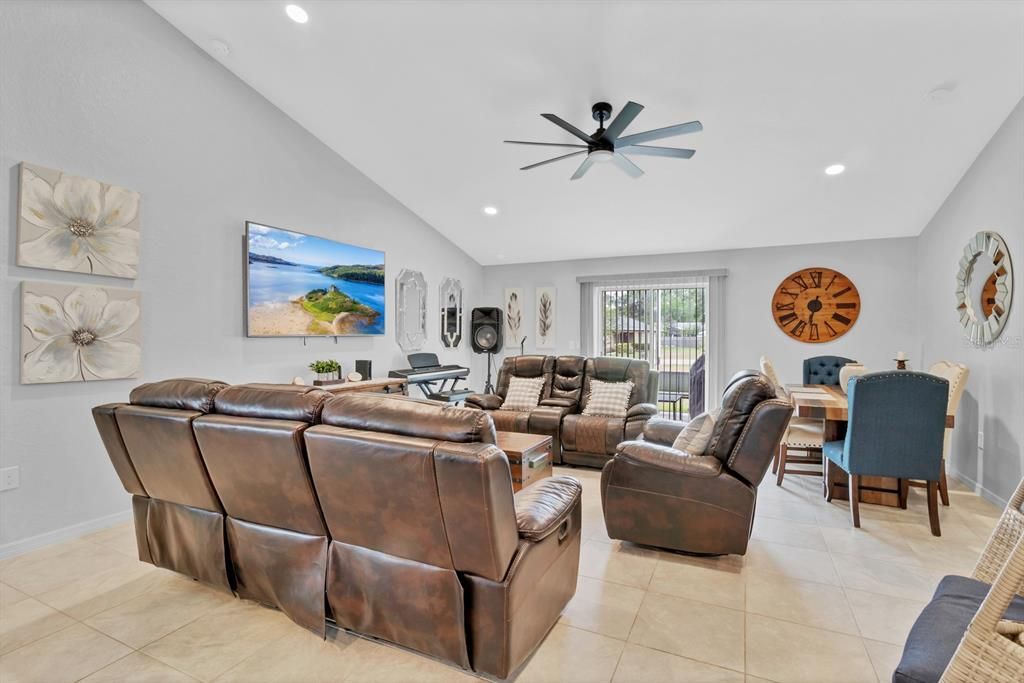 For Sale: $325,000 (3 beds, 2 baths, 1751 Square Feet)