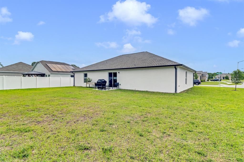 For Sale: $325,000 (3 beds, 2 baths, 1751 Square Feet)