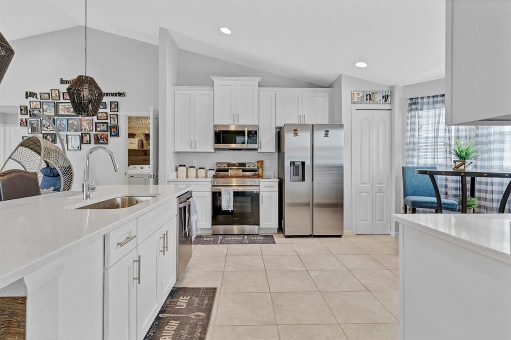 For Sale: $325,000 (3 beds, 2 baths, 1751 Square Feet)