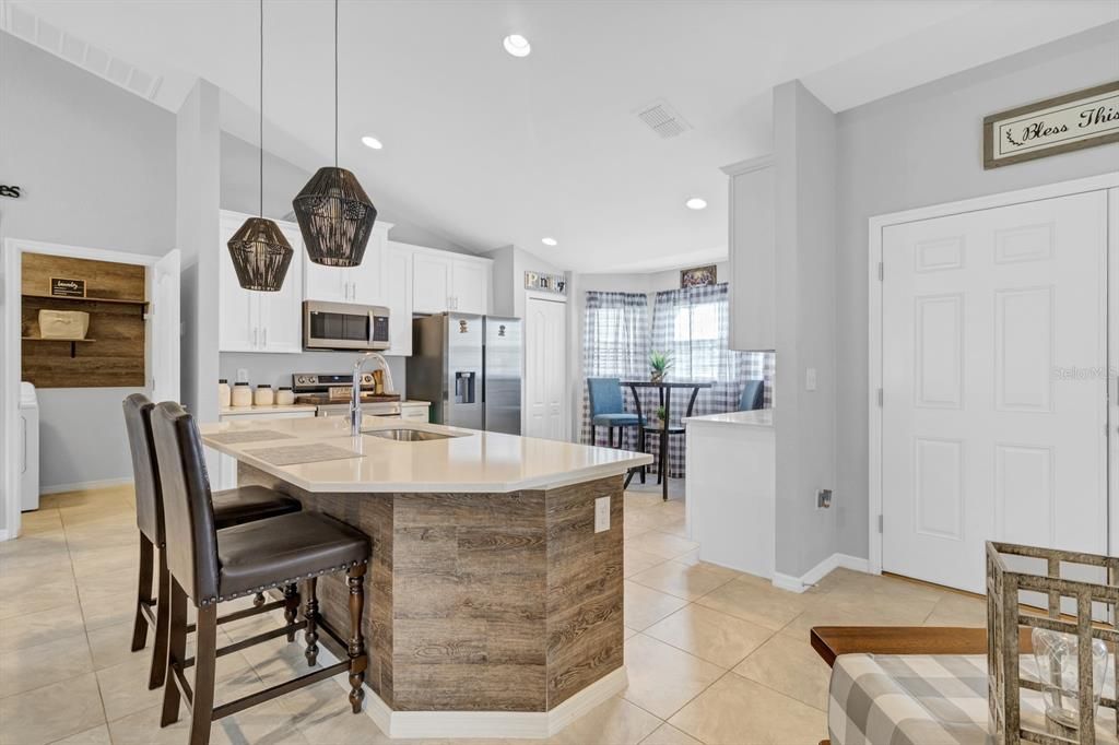 For Sale: $325,000 (3 beds, 2 baths, 1751 Square Feet)
