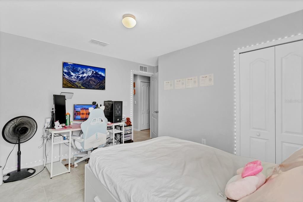 For Sale: $325,000 (3 beds, 2 baths, 1751 Square Feet)