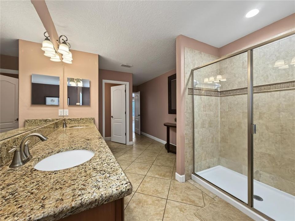 For Rent: $3,500 (6 beds, 5 baths, 3291 Square Feet)