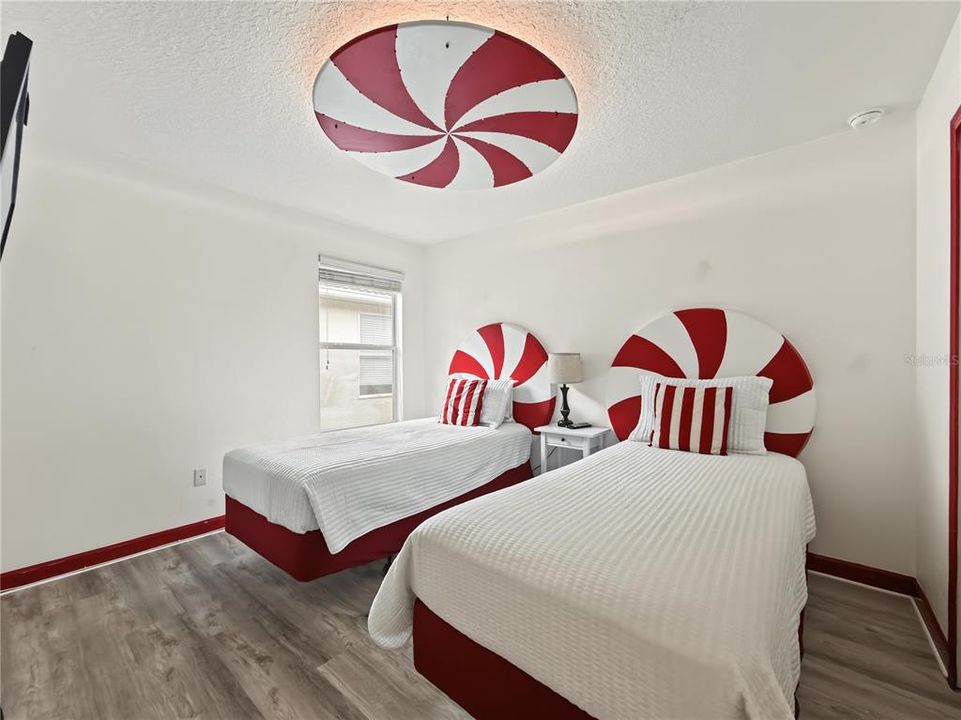 For Rent: $3,500 (6 beds, 5 baths, 3291 Square Feet)