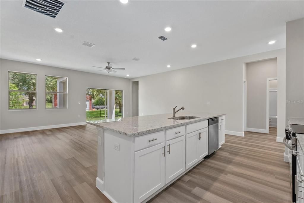For Sale: $339,900 (4 beds, 2 baths, 1810 Square Feet)