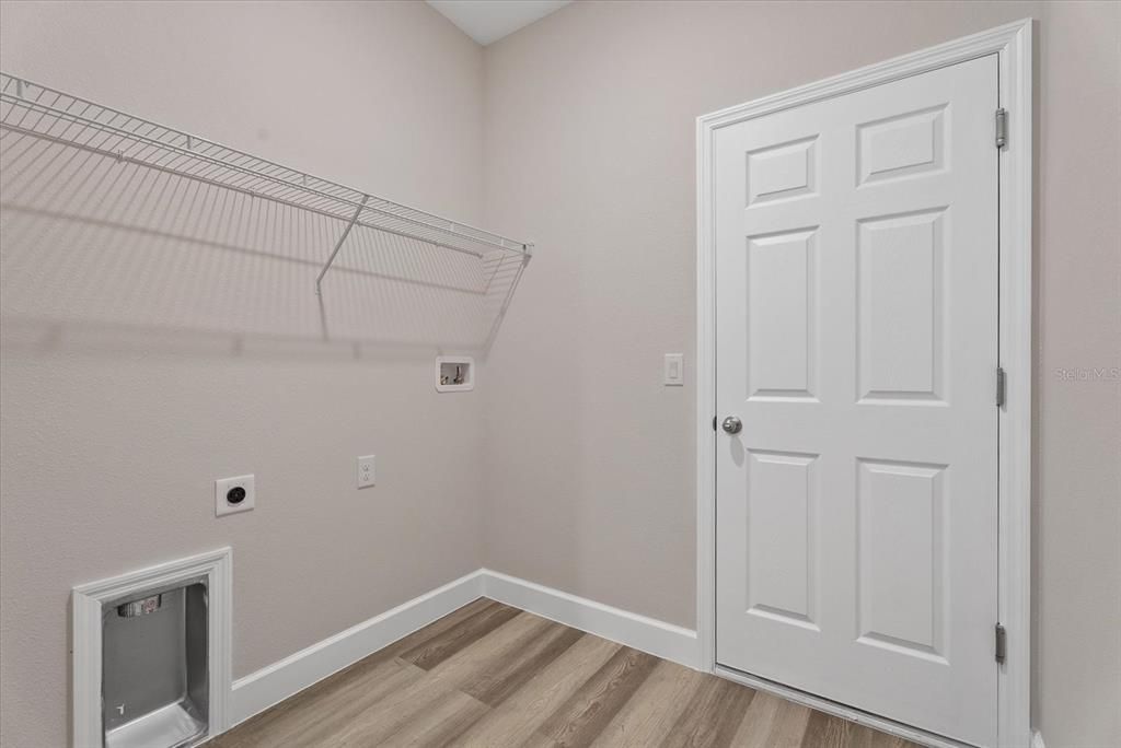For Sale: $339,900 (4 beds, 2 baths, 1810 Square Feet)