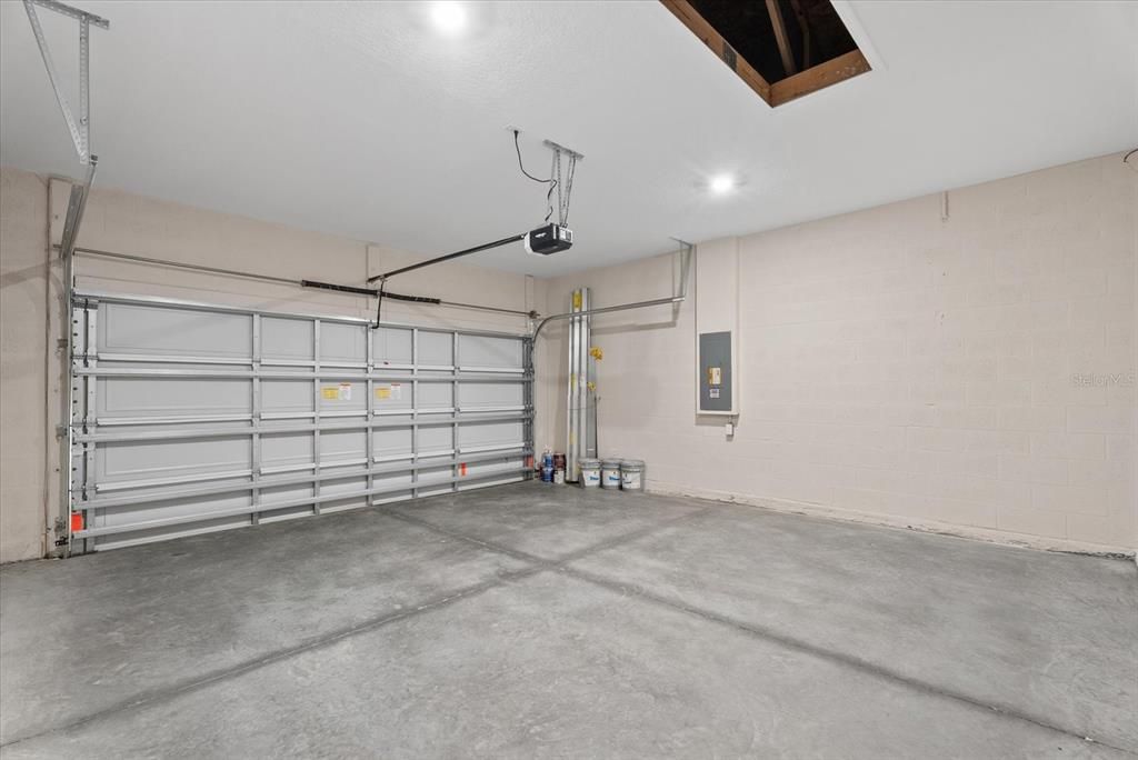 For Sale: $339,900 (4 beds, 2 baths, 1810 Square Feet)