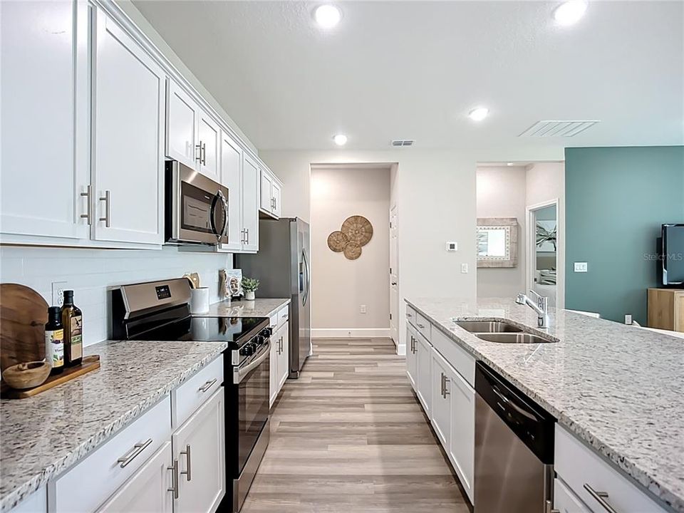 For Sale: $339,900 (4 beds, 2 baths, 1810 Square Feet)