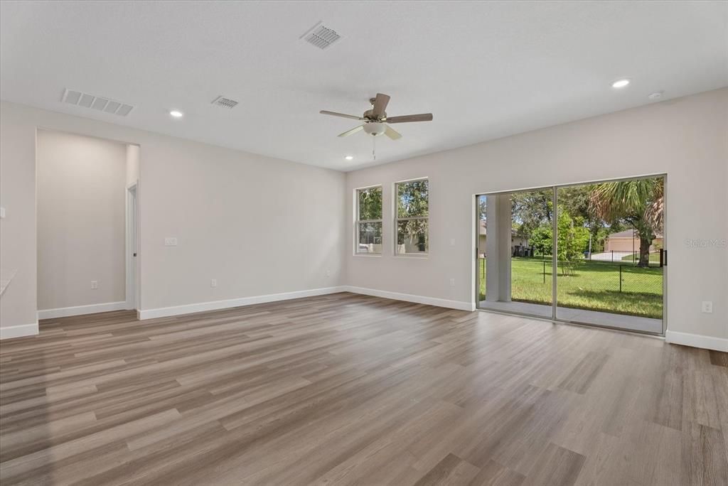 For Sale: $339,900 (4 beds, 2 baths, 1810 Square Feet)