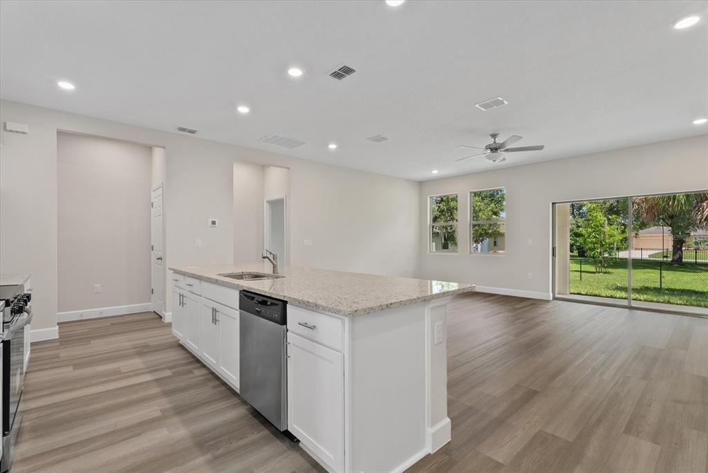 For Sale: $339,900 (4 beds, 2 baths, 1810 Square Feet)