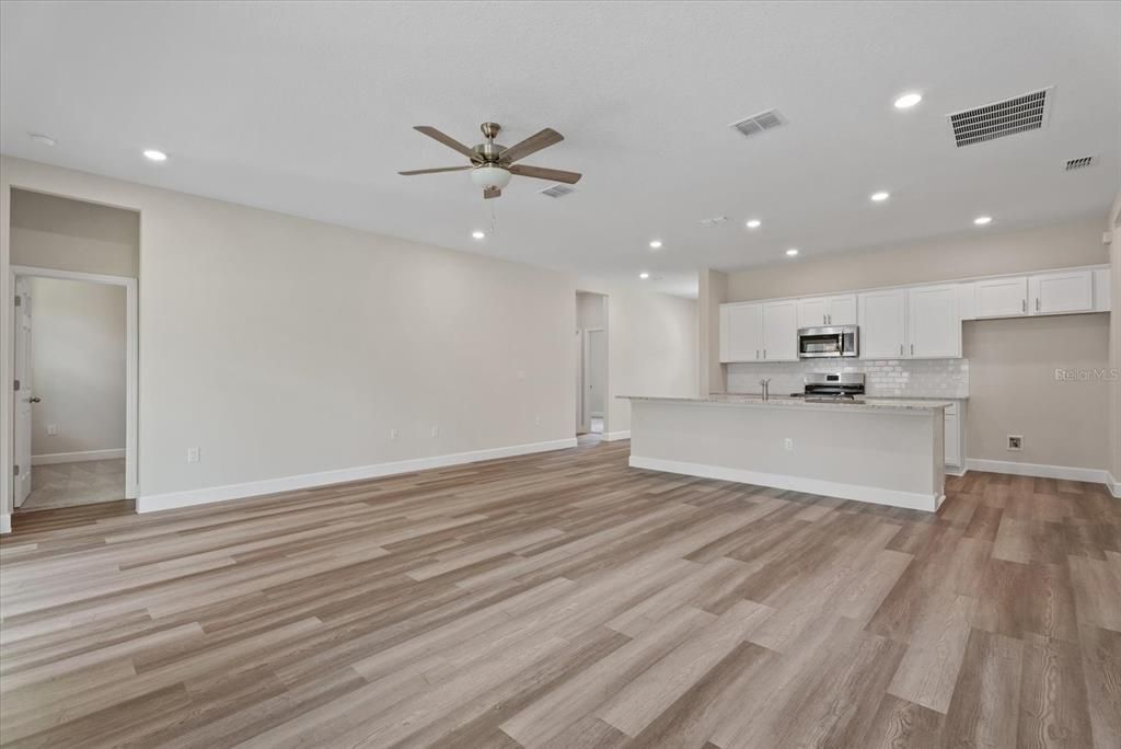 For Sale: $339,900 (4 beds, 2 baths, 1810 Square Feet)