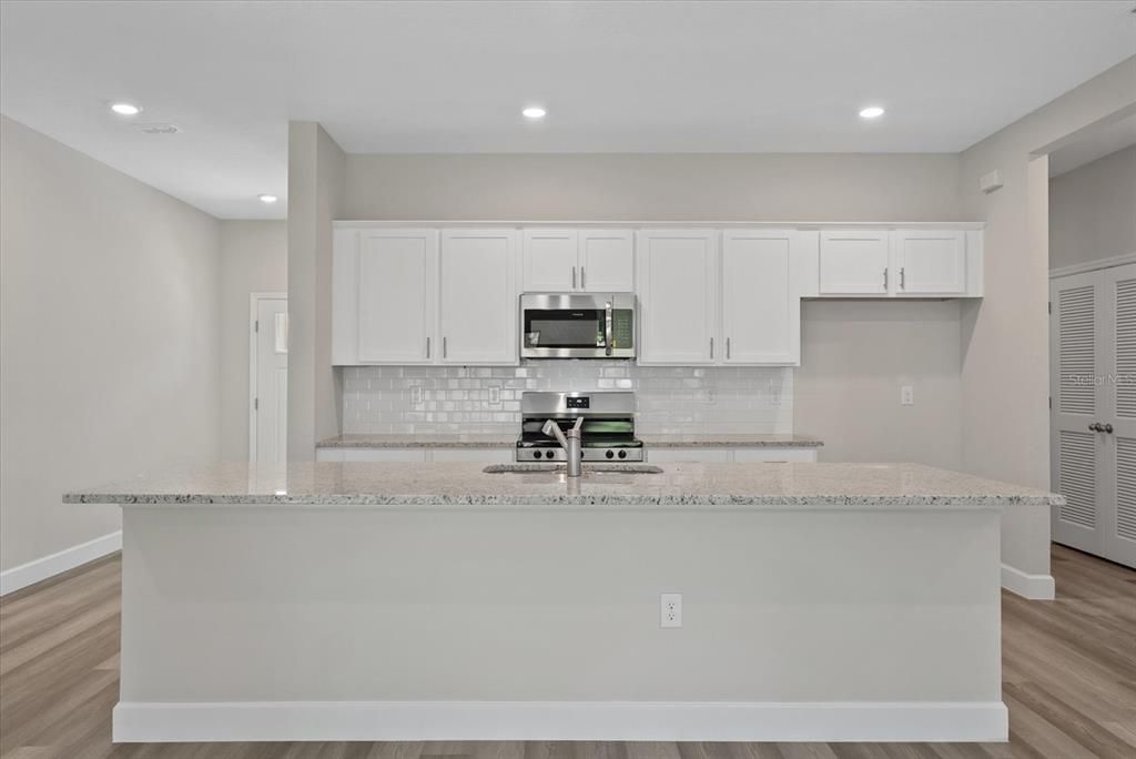 For Sale: $339,900 (4 beds, 2 baths, 1810 Square Feet)