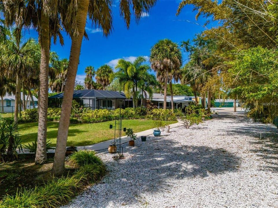 For Sale: $495,000 (3 beds, 2 baths, 1130 Square Feet)