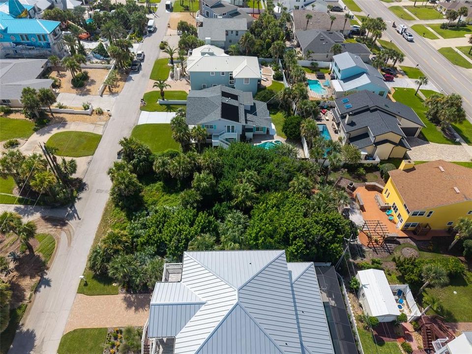 En Venta: $725,000 (0.19 acres)