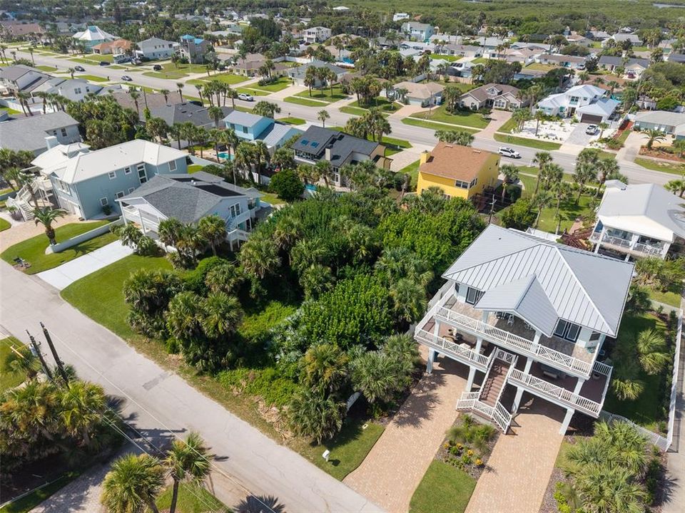 En Venta: $725,000 (0.19 acres)