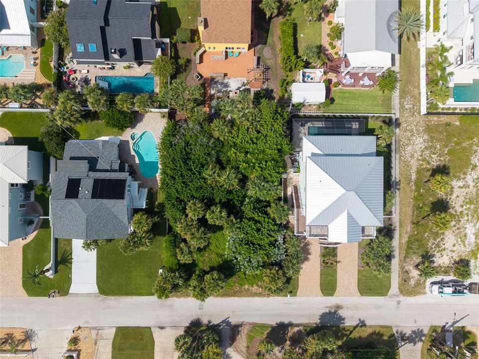 En Venta: $725,000 (0.19 acres)