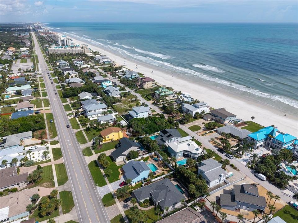 En Venta: $725,000 (0.19 acres)