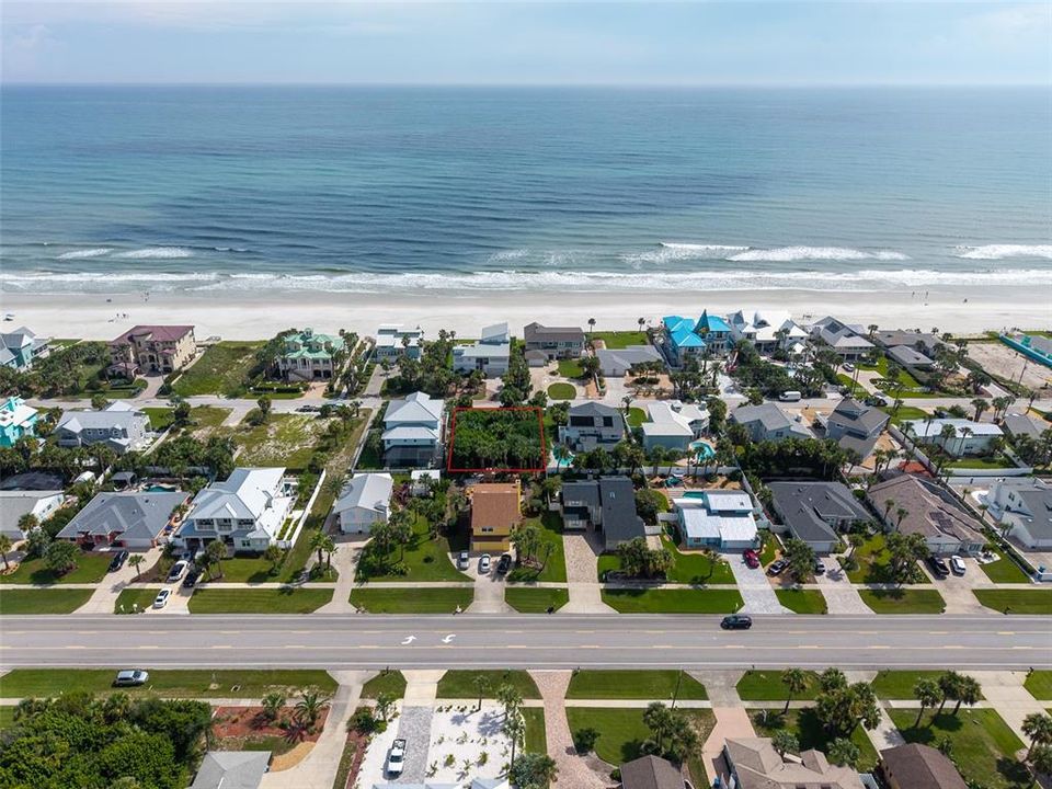 En Venta: $725,000 (0.19 acres)