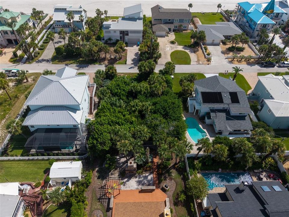 En Venta: $725,000 (0.19 acres)