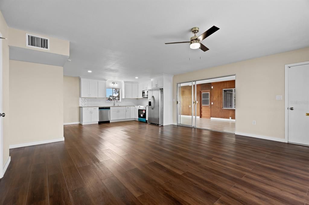For Rent: $2,000 (2 beds, 2 baths, 1425 Square Feet)