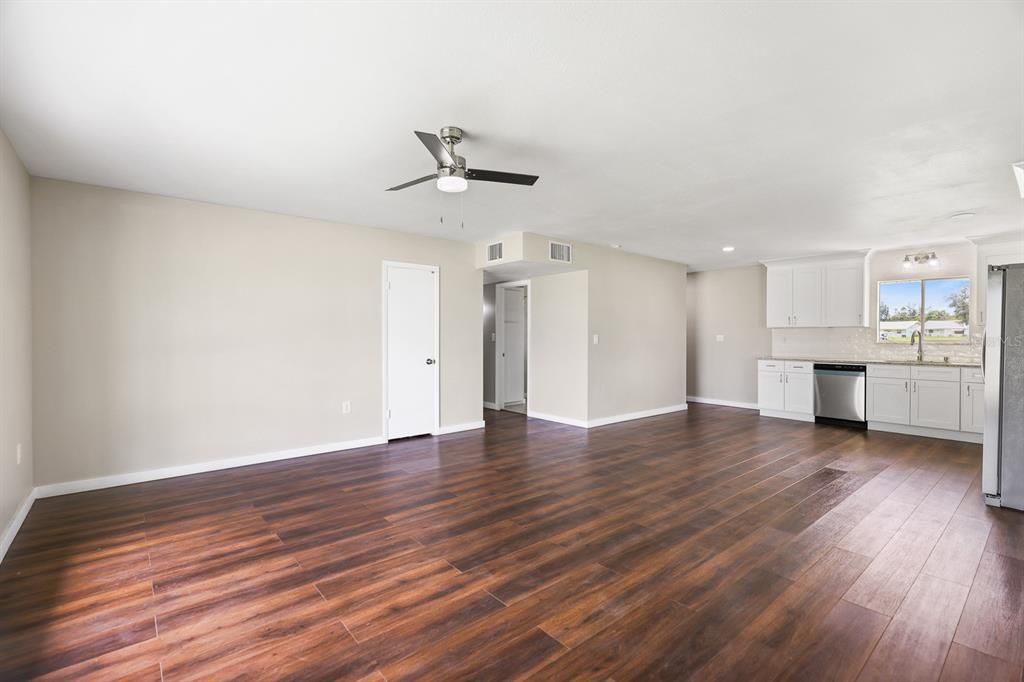 For Rent: $2,000 (2 beds, 2 baths, 1425 Square Feet)