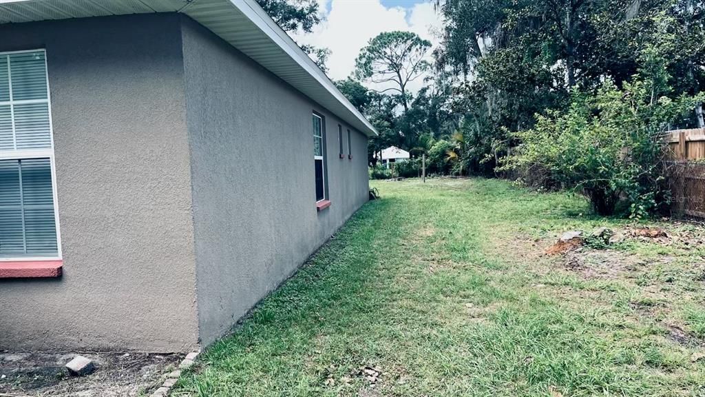 For Rent: $2,050 (3 beds, 2 baths, 1439 Square Feet)