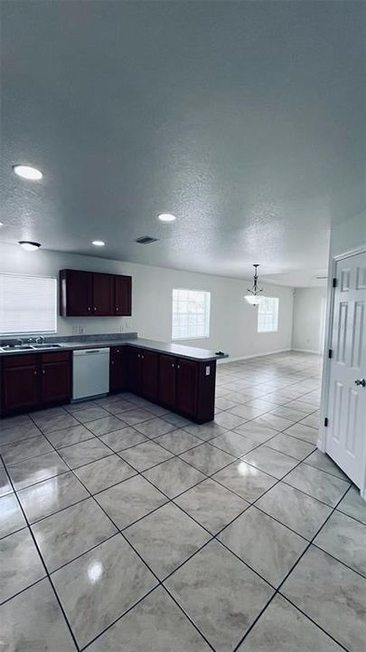 For Rent: $2,050 (3 beds, 2 baths, 1439 Square Feet)