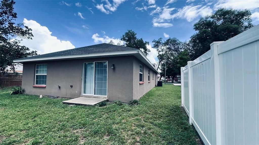 For Rent: $2,050 (3 beds, 2 baths, 1439 Square Feet)