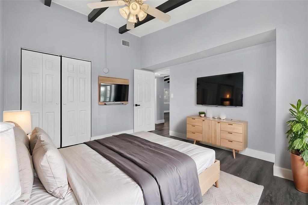 For Sale: $265,000 (4 beds, 3 baths, 2056 Square Feet)
