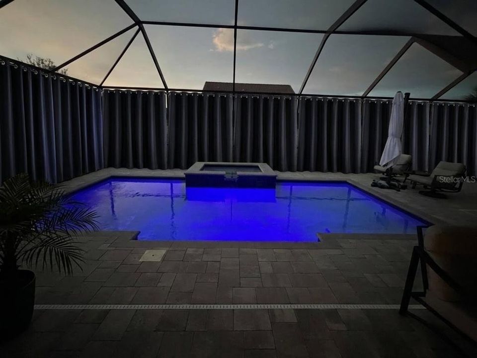 En Venta: $1,050,000 (4 camas, 4 baños, 2764 Pies cuadrados)