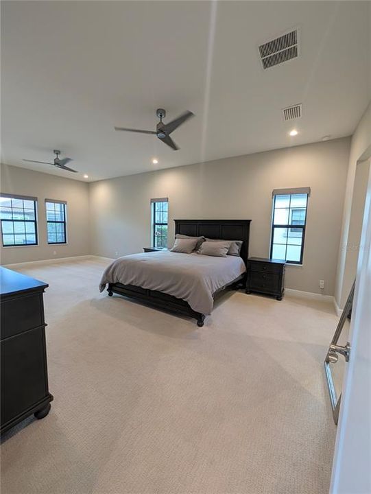 En Venta: $1,050,000 (4 camas, 4 baños, 2764 Pies cuadrados)