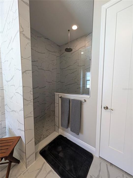 En Venta: $1,050,000 (4 camas, 4 baños, 2764 Pies cuadrados)