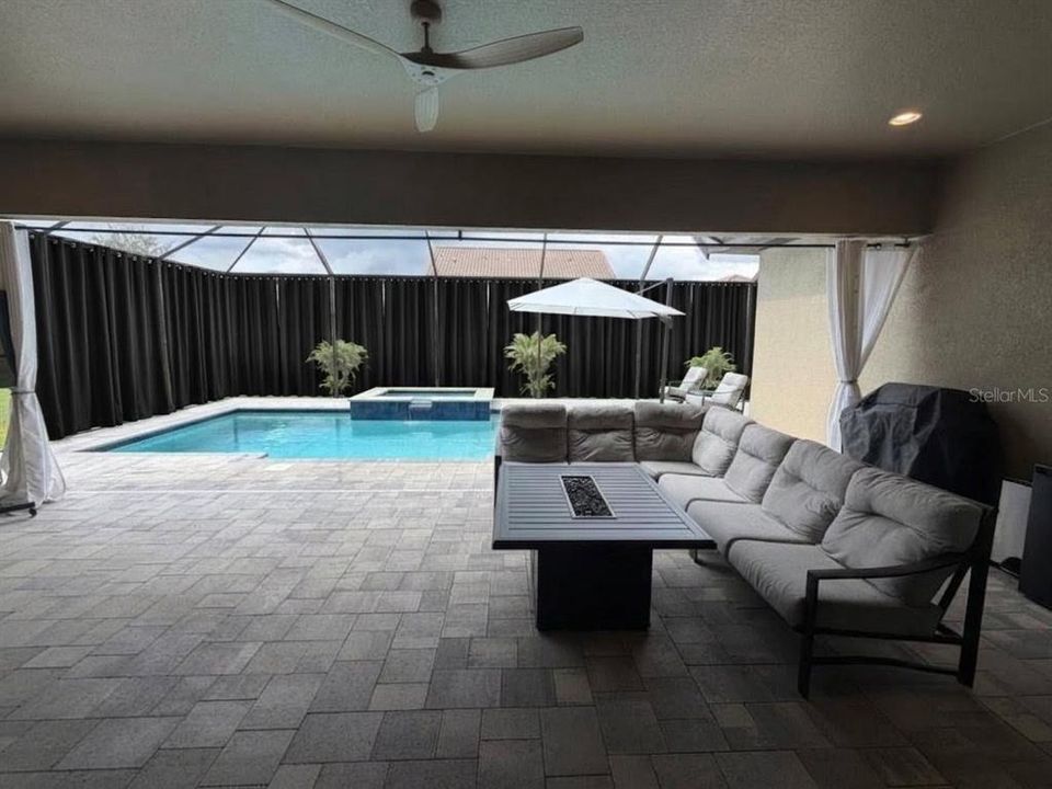 En Venta: $1,050,000 (4 camas, 4 baños, 2764 Pies cuadrados)