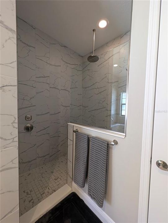 En Venta: $1,050,000 (4 camas, 4 baños, 2764 Pies cuadrados)