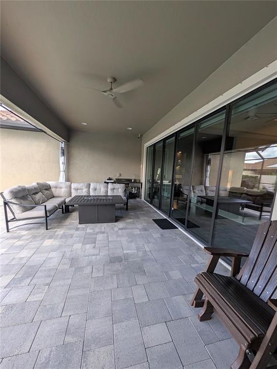 En Venta: $1,050,000 (4 camas, 4 baños, 2764 Pies cuadrados)