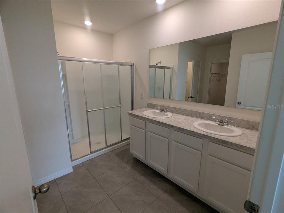 For Rent: $2,400 (4 beds, 2 baths, 1867 Square Feet)