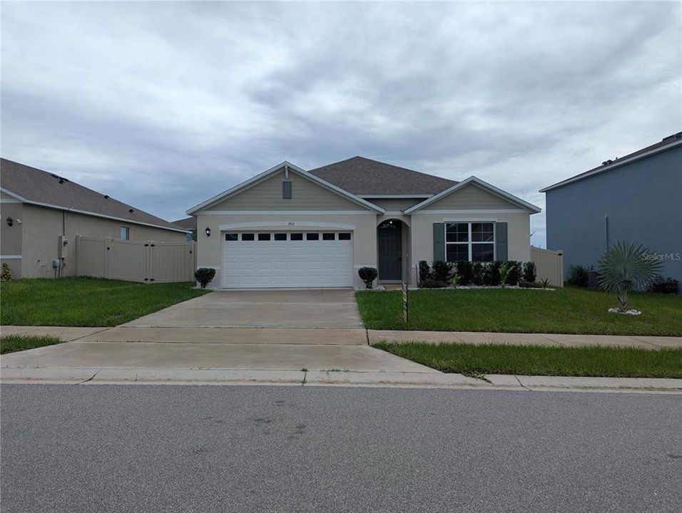 For Rent: $2,400 (4 beds, 2 baths, 1867 Square Feet)