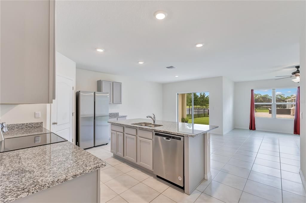 En Venta: $399,900 (4 camas, 2 baños, 1830 Pies cuadrados)
