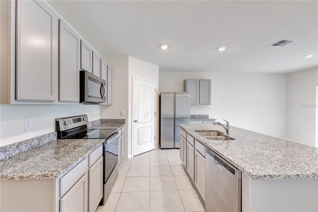En Venta: $399,900 (4 camas, 2 baños, 1830 Pies cuadrados)