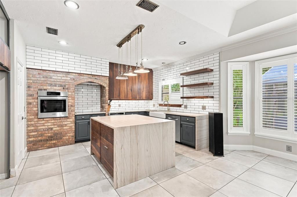 En Venta: $799,500 (3 camas, 2 baños, 2233 Pies cuadrados)