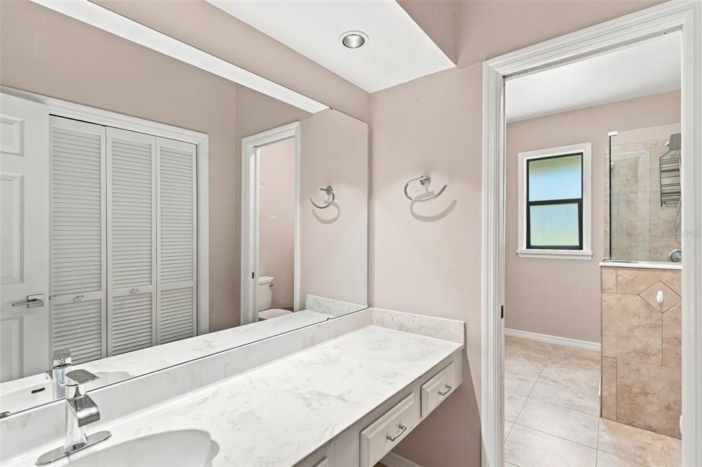 En Venta: $799,500 (3 camas, 2 baños, 2233 Pies cuadrados)